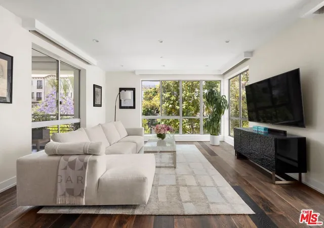 2nd image of 450 N Palm Dr #306, Beverly Hills, CA 90210 | MLS# 26842541