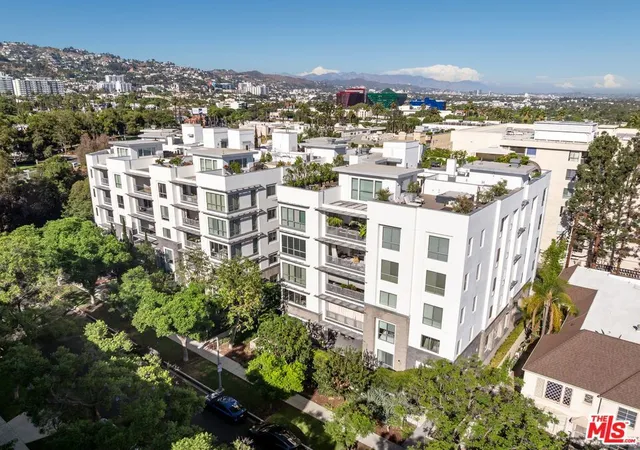 2nd image of 450 N Palm Dr, Beverly Hills, CA 90210