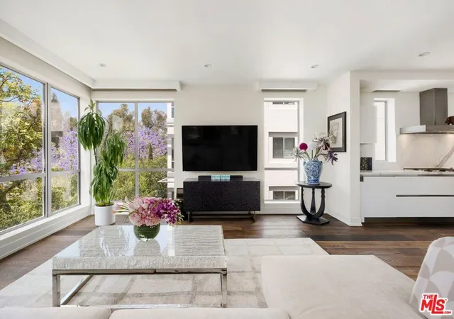 4th image of 450 N Palm Dr, Beverly Hills, CA 90210