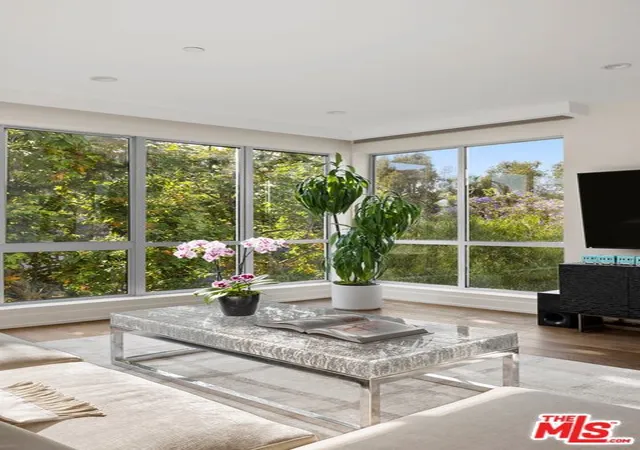 5th image of 450 N Palm Dr, Beverly Hills, CA 90210