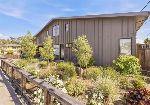 3rd image of 2228 Capitola Rd, Santa Cruz, CA 95062 | MLS# ML82050268