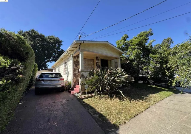 Photo 3 of Sale Pending at 2233 85th Avenue, Oakland, CA 94605 | MLS# 41137654 | Listing updated on 2026-06-26
