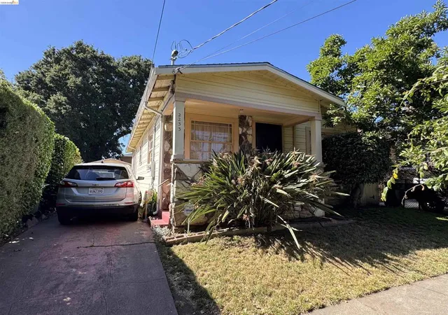 Photo 3 of Sale Pending at 2233 85th Avenue, Oakland, CA 94605 | MLS# 41137654 | Listing updated on 2026-06-26