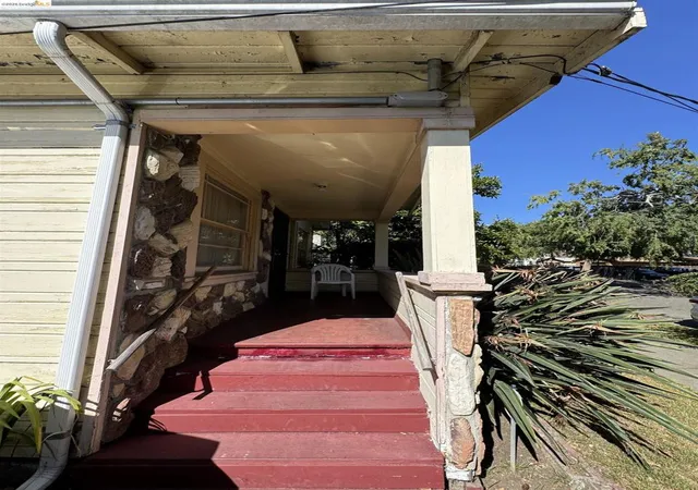 Photo 4 of Sale Pending at 2233 85th Avenue, Oakland, CA 94605 | MLS# 41137654 | Listing updated on 2026-06-26
