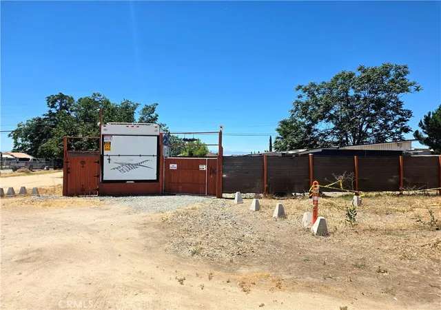4th image of 12119 Edison Hwy, Bakersfield, CA 93307 | MLS# TR26125165