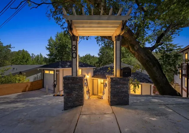 Photo 3 of Single family home for sale at 30 Fair Dr, San Rafael, CA 94901 | MLS# ML82050279 | Listing updated on 2026-10-05