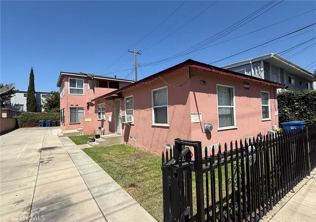Photo 4 of House for sale at 1111 Walnut, Long Beach, CA 90813 | MLS# PW26123123 | Listing updated on 2026-08-31