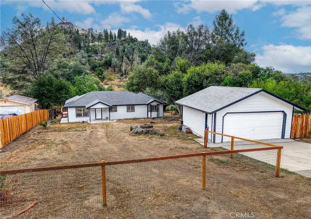 Photo 1 of Single family home for sale at 17440 Cache Crk, Clearlake Oaks, CA 95423 | MLS# LC26125345 | Listing updated on 2026-08-31
