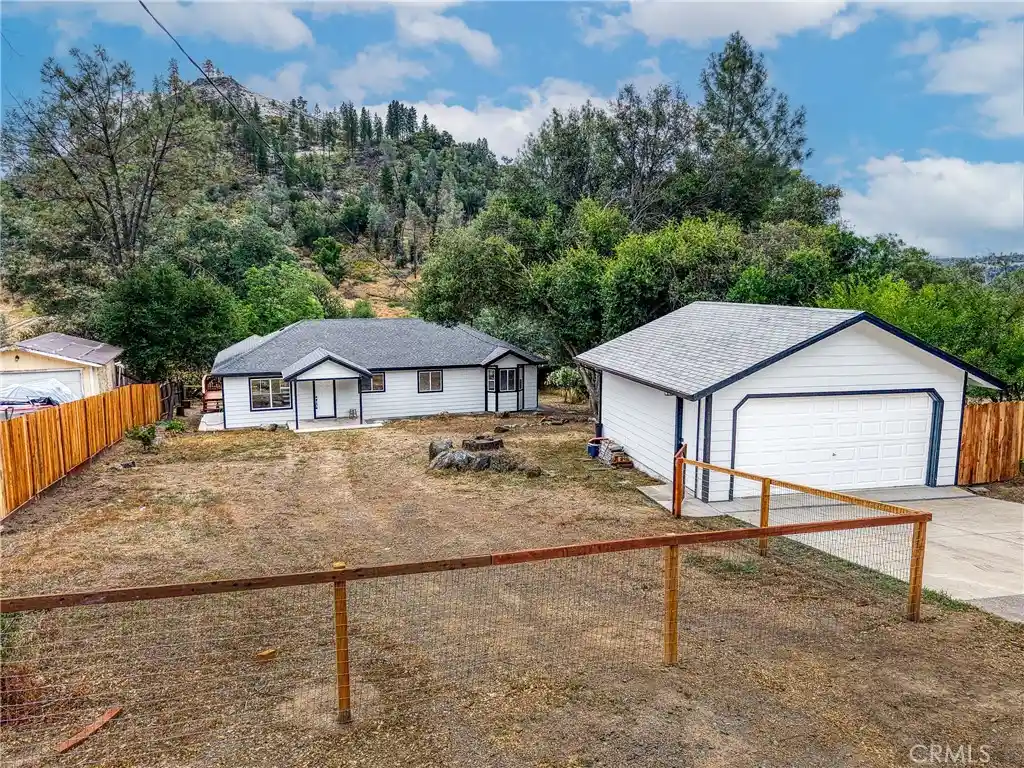 Single family home for sale at 17440 Cache Crk, Clearlake Oaks, CA 95423 | MLS# LC26125345