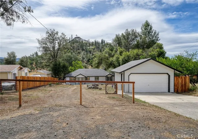Photo 2 of Single family home for sale at 17440 Cache Crk, Clearlake Oaks, CA 95423 | MLS# LC26125345 | Listing updated on 2026-08-31