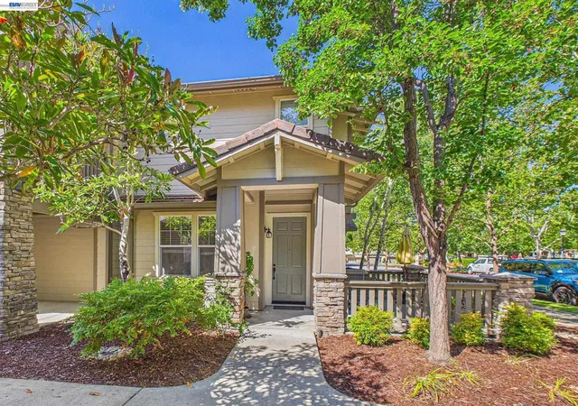 Photo 4 of Sale Pending at 1613 Arianna Ln, San Ramon, CA 94582 | MLS# 41137683 | Listing updated on 2026-07-02