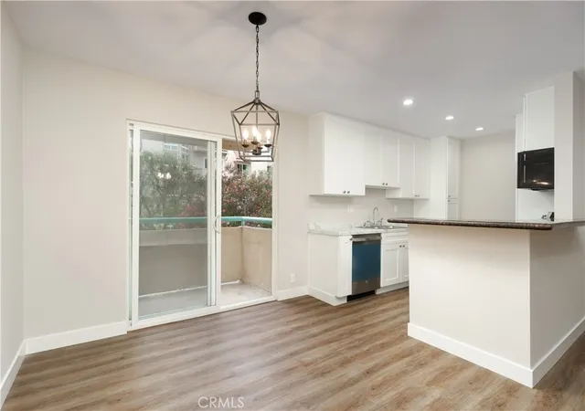 4th image of 5320 Zelzah Ave #201, Encino, CA 91316 | MLS# SR26125049