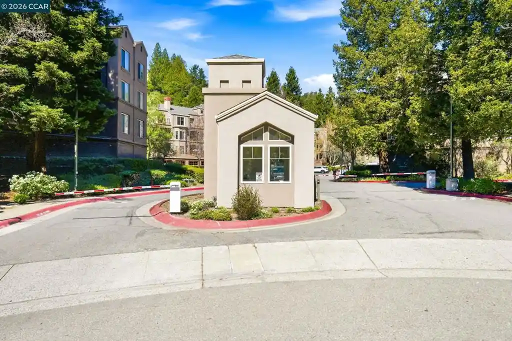 Listing Photo 1 - Condo for sale in 260 Caldecott Ln located at 260 Caldecott Ln, Oakland, CA 94618 - Unit #307