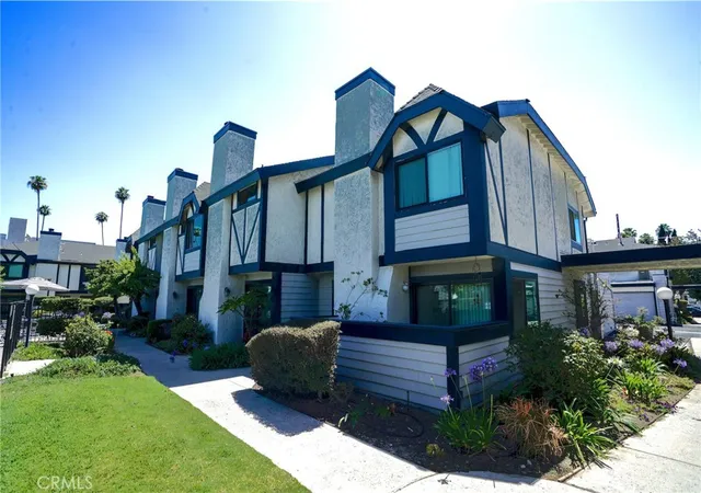 Photo 2 of Sale Pending at 19231 Sherman Way #25, Reseda, CA 91335 | MLS# SR26125569 | Listing updated on 2026-09-30