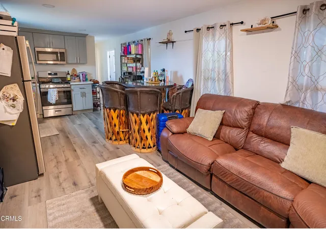 5th image of 21 Via Rosal #21, Camarillo, CA 93012 | MLS# V1-36899