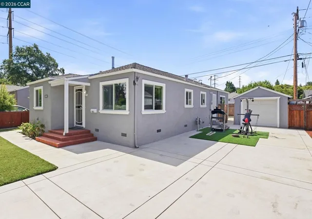 Photo 3 of Sale Pending at 3021 Georgia St, Vallejo, CA 94591 | MLS# 41137704 | Listing updated on 2026-09-16