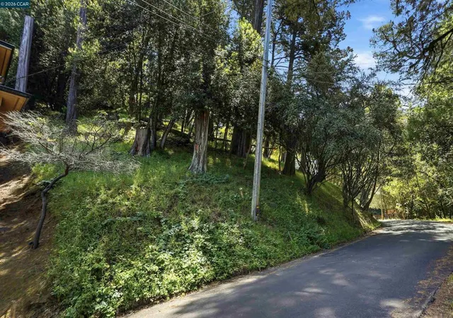 3rd image of 6716 Gunn Dr, Oakland, CA 94611 | MLS# 41137712