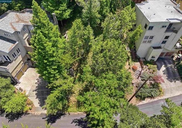 2nd image of 6690 Gunn Dr, Oakland, CA 94611 | MLS# 41137710