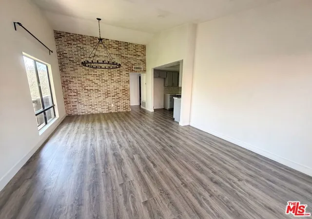 Photo 3 of Sale Pending at 7300 Corbin Ave #M, Reseda, CA 91335 | MLS# 26844537 | Listing updated on 2026-10-07