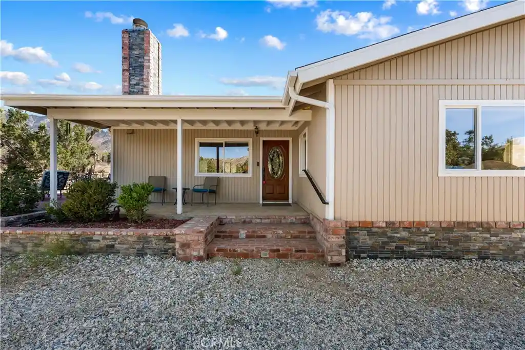 Photo 4 of Single family home for sale at 29125 Devils Punch Bowl Rd, Pearblossom, CA 93552 | MLS# SR26115338 | Listing updated on 2026-10-29