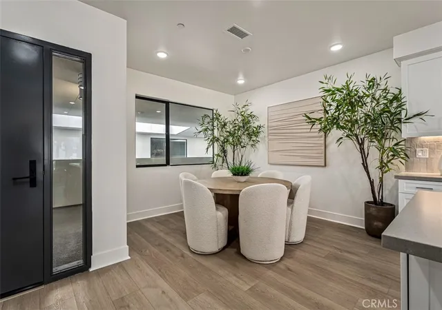 Listing Photo 4 - Condo for sale in building located at 24722 Del Prado, Dana Point, CA 92629 - Unit #302