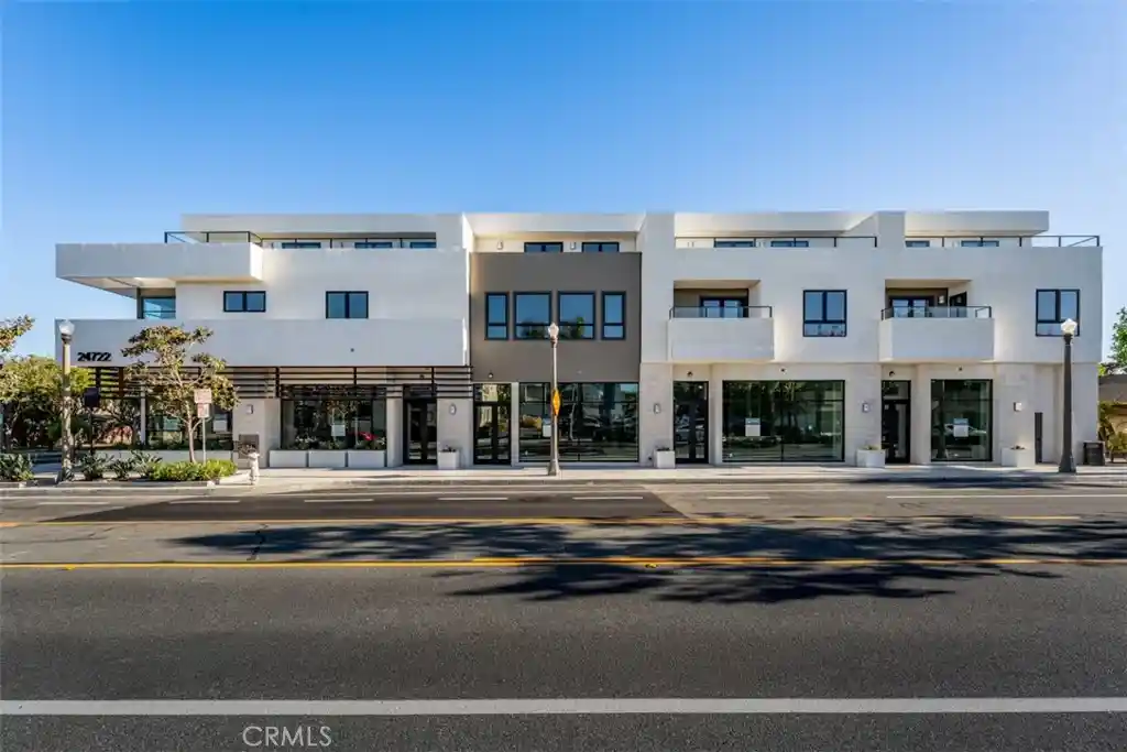 Listing Photo 2 - Condo for sale in 24722 Del Prado located at 24722 Del Prado, Dana Point, CA 92629 - Unit #302