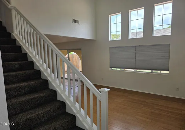 Photo 3 of Single family home for sale at 1711 Florentina Dr, Oxnard, CA 93030 | MLS# V1-36906 | Listing updated on 2026-09-28