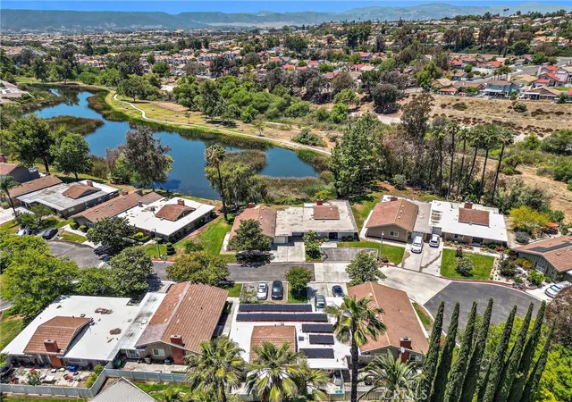 Listing Photo 4 - Condo for sale in building located at 38750 Via Las Flores, Murrieta, CA 92563