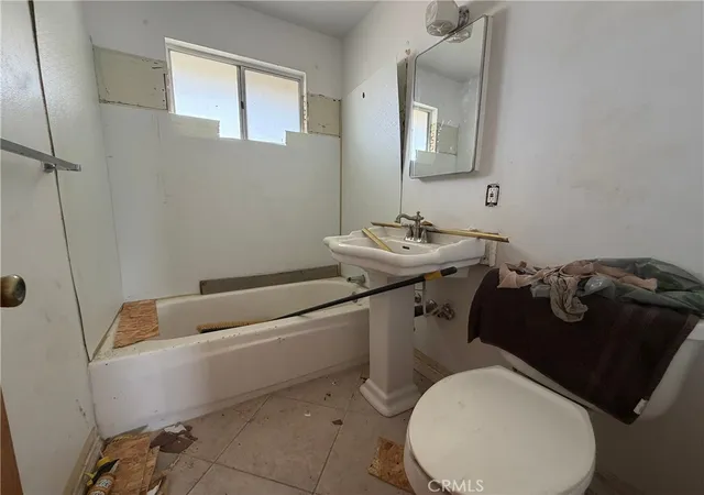 Photo 4 of Sale Pending at 6587 Rose Ellen Ave, Twentynine Palms, CA 92277 | MLS# OC26126038 | Listing updated on 2026-09-25