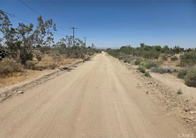 4th image of 11524 Wintergreen Rd, Pinon Hills, CA 92372 | MLS# CV26125648