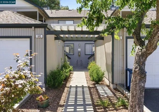 Listing Photo 3 - Condo for sale in building located at 641 Chadwick Ln, Bay Point, CA 94565