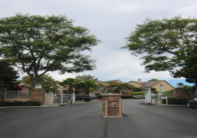 3rd image of 445 Poets Square, Fallbrook, CA 92028 | MLS# NDP2605558