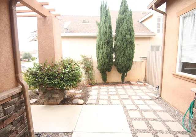 5th image of 445 Poets Square, Fallbrook, CA 92028 | MLS# NDP2605558