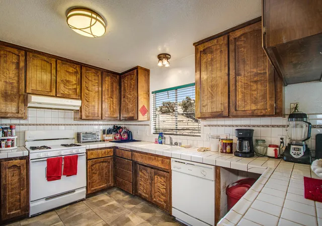 Photo 4 of Single family home for sale at 56949 Spencer Rd, Yucca Valley, CA 92284 | MLS# 219148991PS | Listing updated on 2026-06-13
