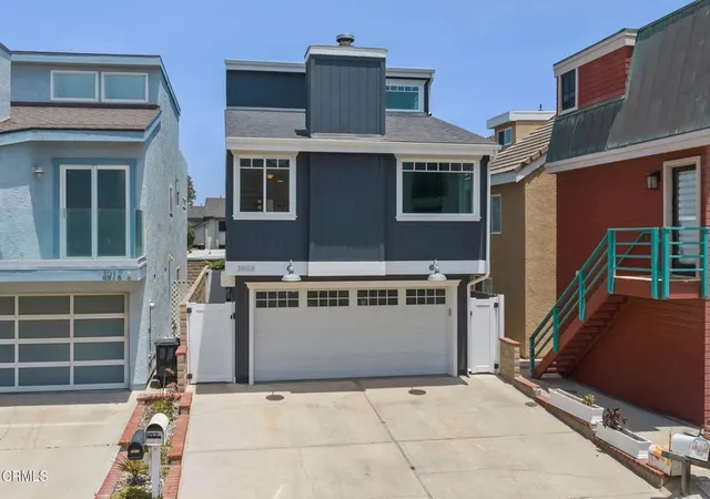 Photo 3 of Single family home for sale at 3908 Ocean Dr, Oxnard, CA 93035 | MLS# V1-36909 | Listing updated on 2026-09-18