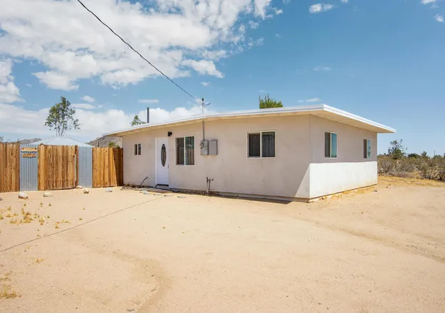 Photo 3 of Single family home for sale at 340 Cherokee Trl, Yucca Valley, CA 92284 | MLS# 219148994PS | Listing updated on 2026-10-03