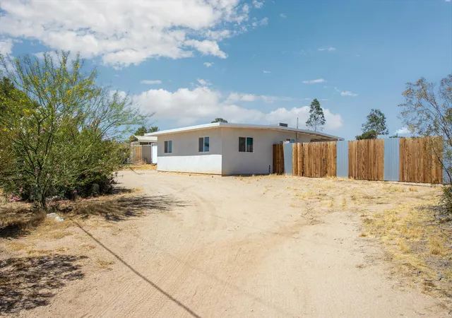 Photo 3 of Single family home for sale at 340 Cherokee Trl, Yucca Valley, CA 92284 | MLS# 219148994PS | Listing updated on 2026-10-03