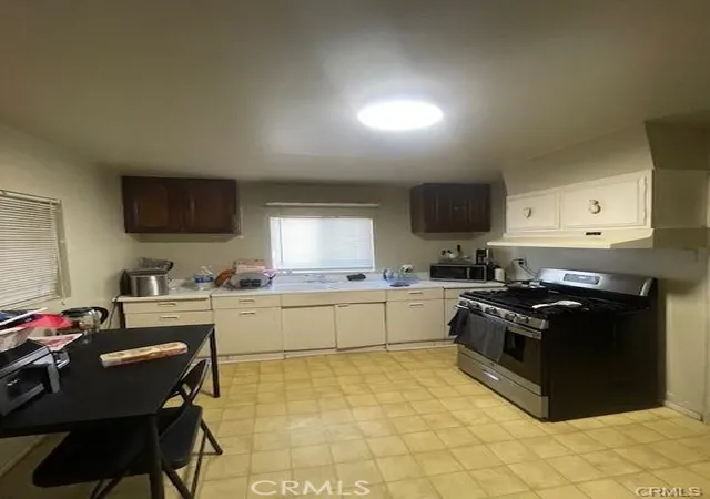 5th image of 1319 Hollister, San Fernando, CA 91340 | MLS# SR26126176