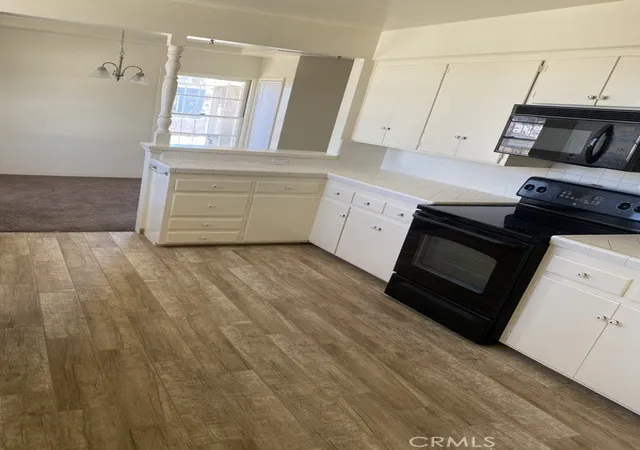 Listing Photo 2 - Condo for sale in building located at 137 W Fredricks, Barstow, CA 92311 - Unit #