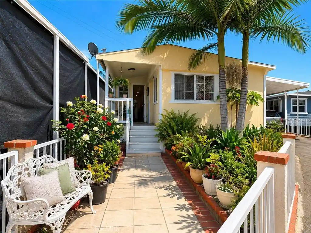 Photo 1 of Manufactured home for sale at 6475 Atlantic Ave #250, Long Beach, CA 90805 | MLS# DW26124369 | Listing updated on 2026-10-17