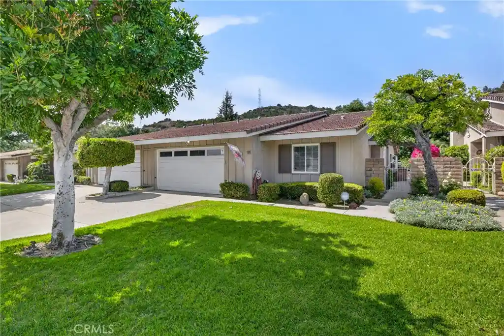 Single family home for sale at 909 Shady Ln, Glendora, CA 91740 | MLS# CV26126281
