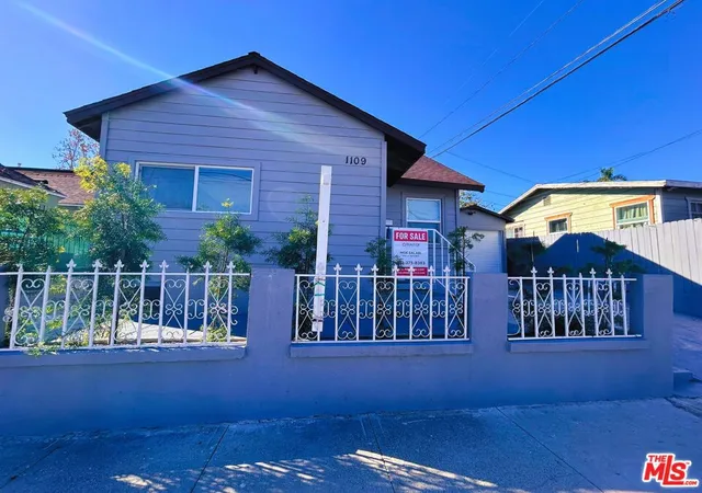 Homes for sale in Inglewood, CA | 1109 N Chester Ave, Inglewood, CA 90302 | MLS# 26845589