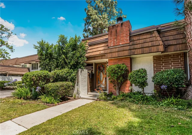 Photo 4 of Townhouse for sale at 22170 James Alan Cir #1, Chatsworth, CA 91311 | MLS# SR26121771 | Listing updated on 2026-09-28