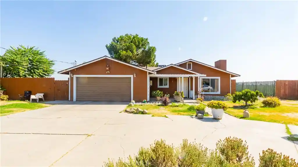 Photo 1 of Sale Pending at 822 E Glenwood, Turlock, CA 95380 | MLS# MC26124586 | Listing updated on 2026-10-20