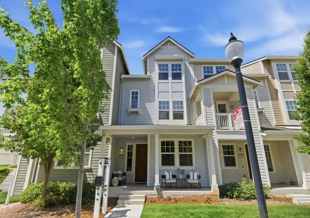 3rd image of 107 Infinity Wy, Mountain View, CA 94043 | MLS# ML82047859