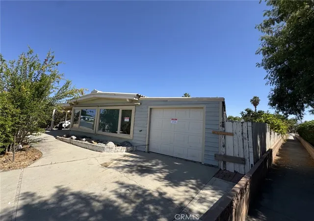 Homes for sale in Hemet, CA | 140 San Carlos Dr, Hemet, CA 92543 | MLS# IV26126477