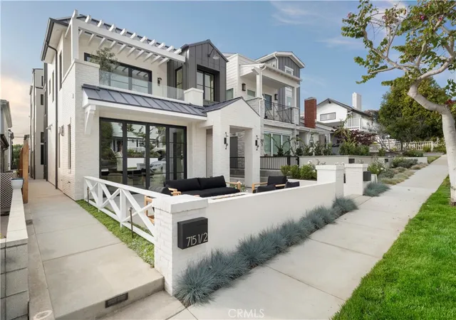 Photo 1 of Condo for sale at 715 1/2 Poinsettia Ave, Corona Del Mar, CA 92625 | MLS# NP26125969 | Listing updated on 2026-09-27