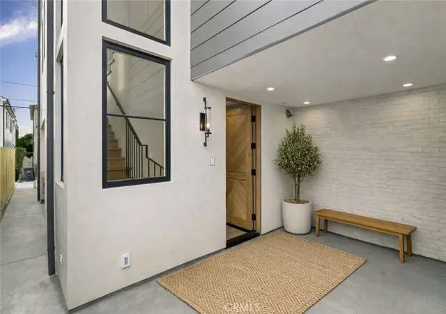 Photo 2 of Condo for sale at 715 1/2 Poinsettia Ave, Corona Del Mar, CA 92625 | MLS# NP26125969 | Listing updated on 2026-09-27