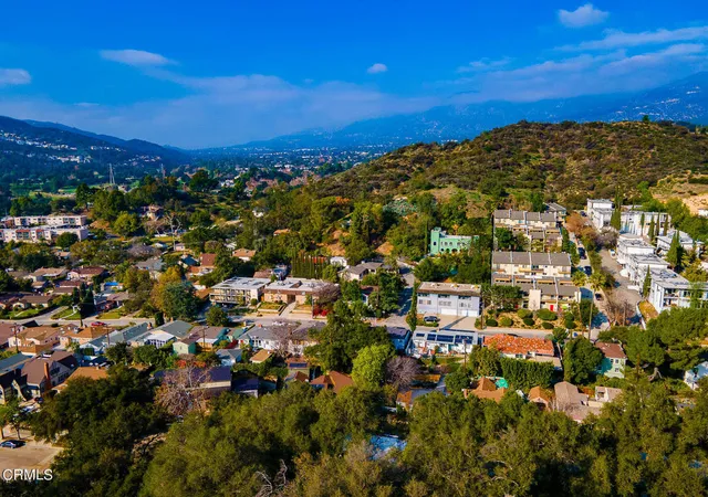 1st image of 3 Vista Del Verde Dr, Glendale, CA 91208 | MLS# P1-27556