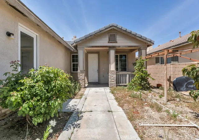 Photo 2 of Sale Pending at 3753 Saddleback Dr, Palmdale, CA 93550 | MLS# SR26126737 | Listing updated on 2026-09-30